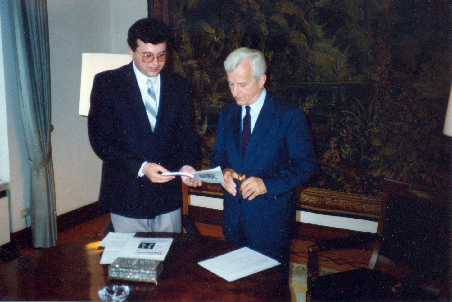 RICHARD VON WEIZSACKER GERMAN PRESIDENT AND DOBROSLAV PARAGA IN BONN